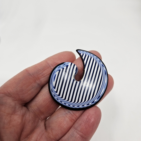 Vintage Blue & White Striped Swirl Shape Earrings Clip-On - Picture 2 of 8